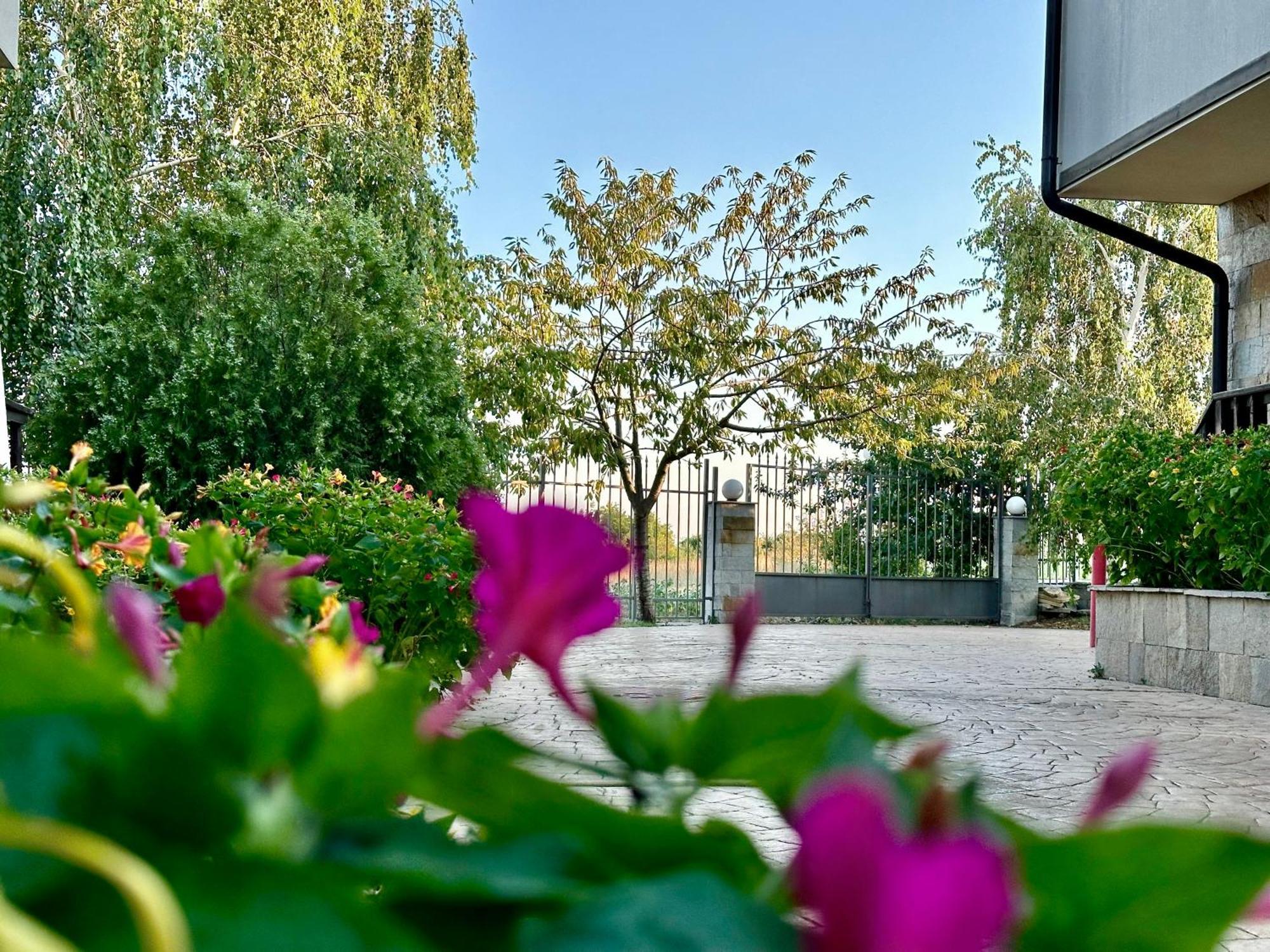 Menada Imperial Heights Villas Sunny Beach Exterior foto